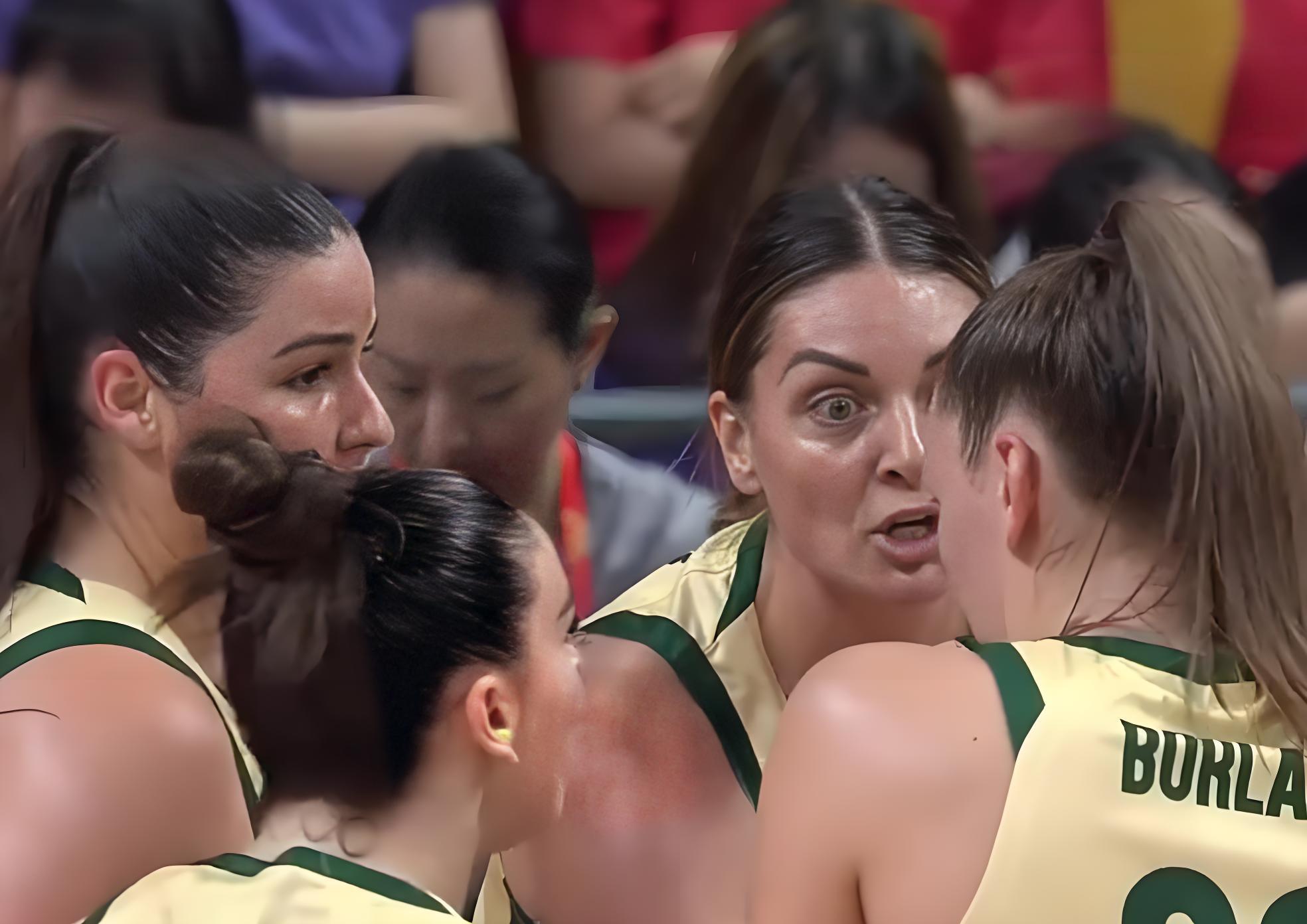 包含今夜布鲁克林篮网备战NBA常规赛，手感冰凉细节曝光，气氛紧张，更衣室氛围转暖的词条