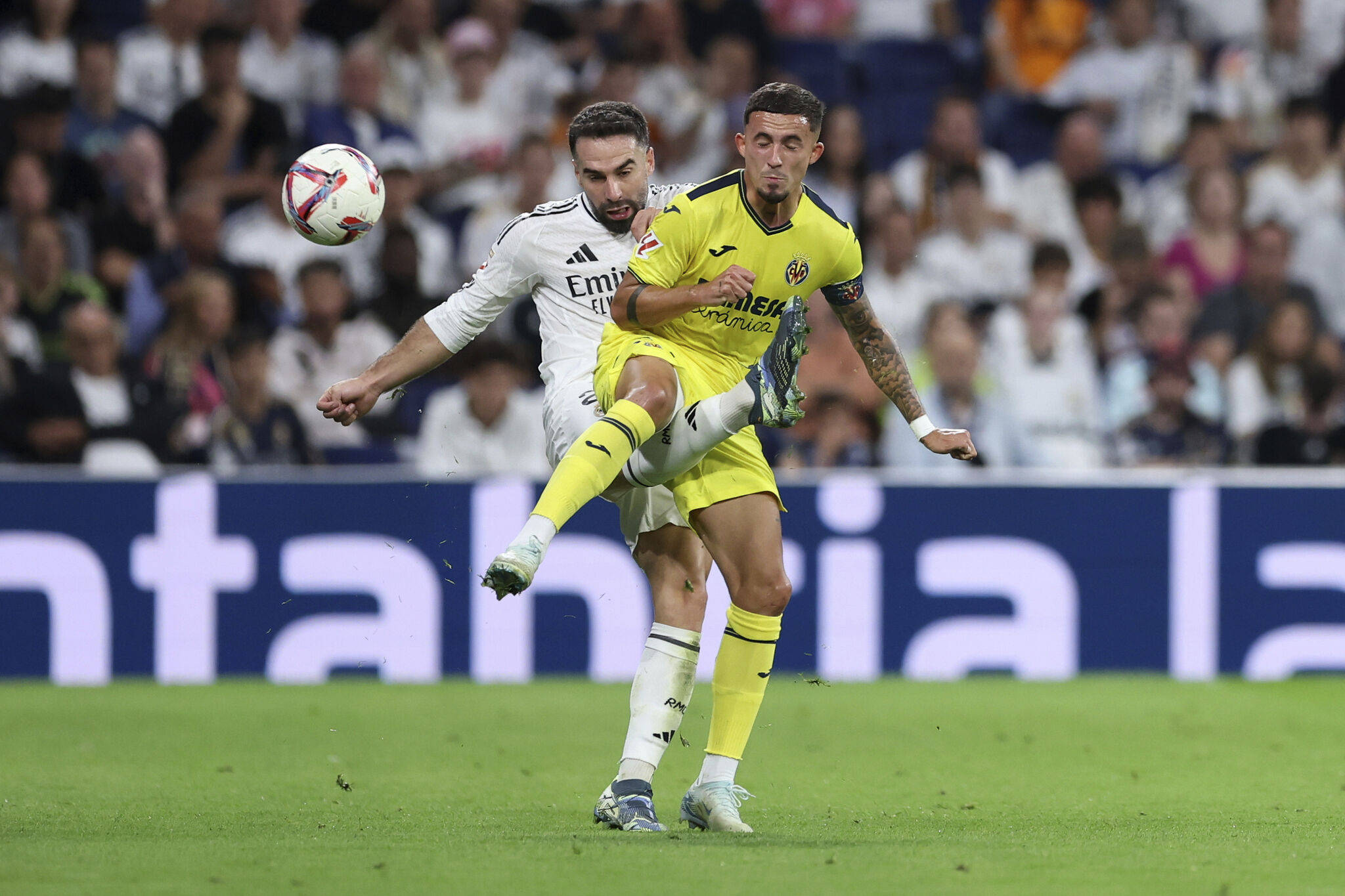 包含赛地聚焦：欧冠集结日热度飙升；尼斯手感冰凉；悬念犹存；数据趋势出现新变化的词条