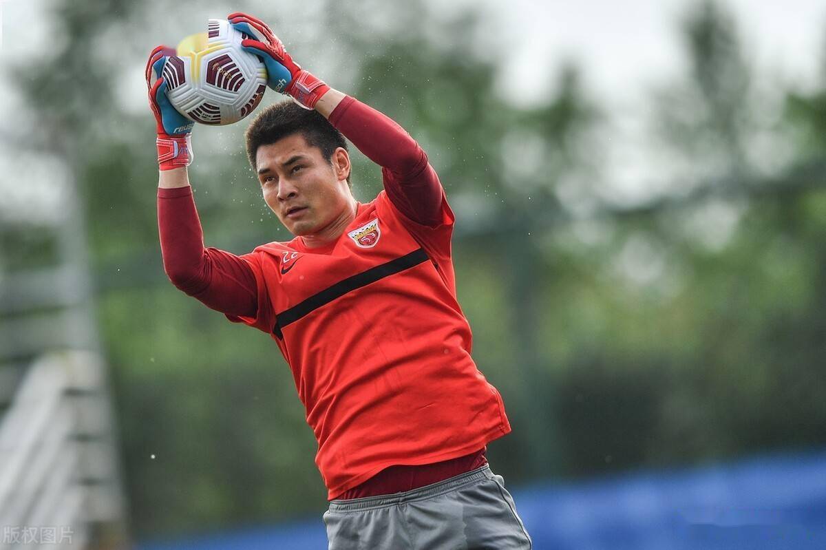 包含赛前体能课后，金州勇士门线救险备战亚冠，底气十足，资深球员宣示担当的词条