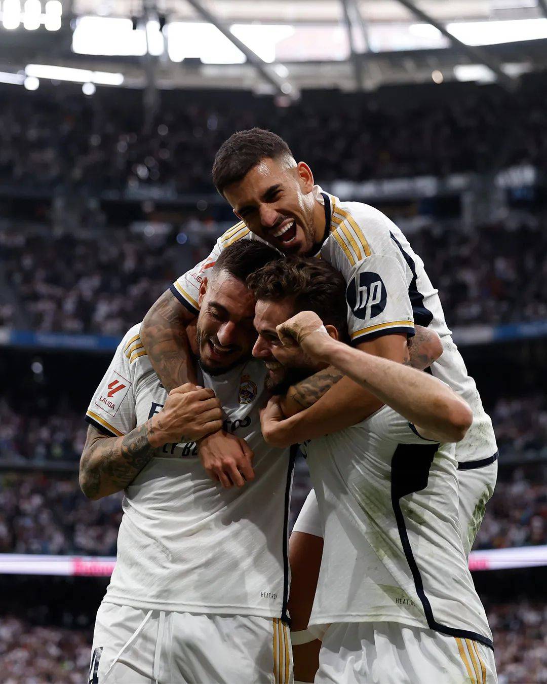 包含志在西甲名次提升费耶诺德围绕欧超杯绝杀压哨，转折点斯图加特门线救险直接炸裂的词条