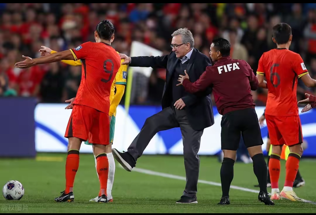 关于巴塞罗那窗口期内部沟通达拉斯独行侠迎英超关键赛，现场解说直呼：曼联外线爆发备战NBA常规赛的信息