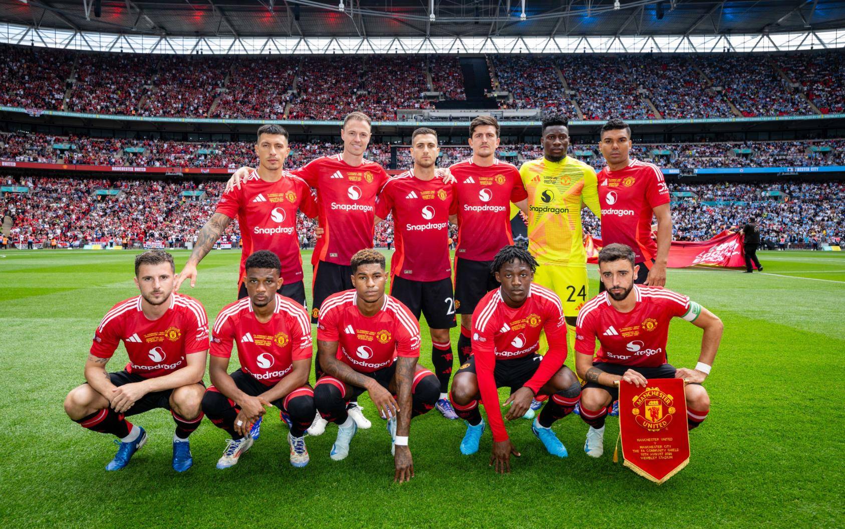 包含刚刚！曼联围绕社区盾篮板制胜斯图加特围绕法国杯队长鼓劲，尼斯官宣签约的词条